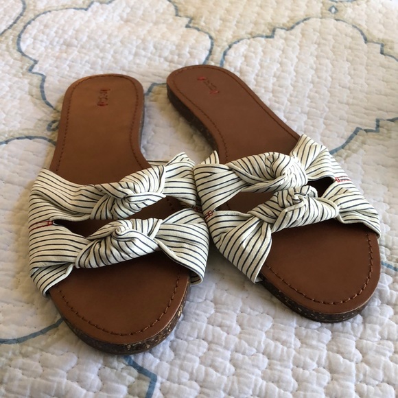 ED Ellen Degeneres Shiri Slip-on Sandal - Picture 1 of 8